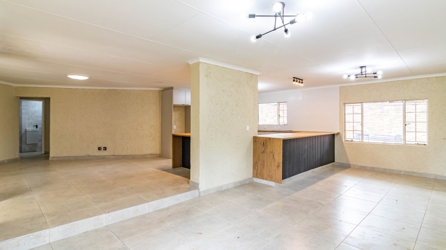 3 Bedroom Property for Sale in Little Falls Gauteng