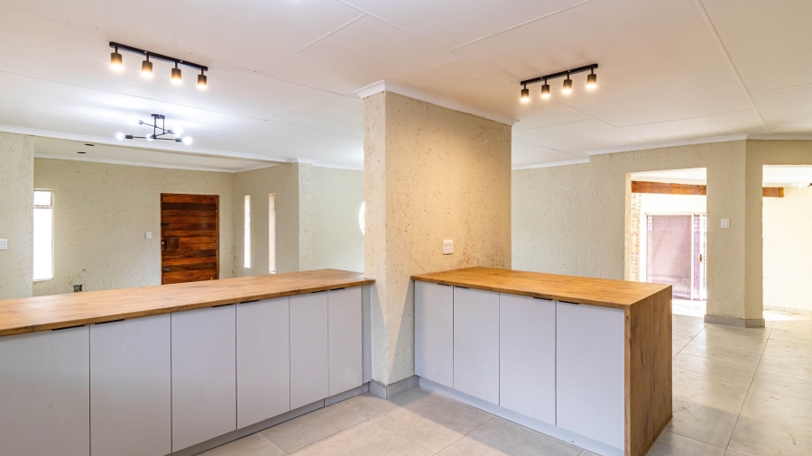 3 Bedroom Property for Sale in Little Falls Gauteng