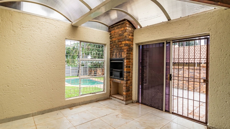 3 Bedroom Property for Sale in Little Falls Gauteng
