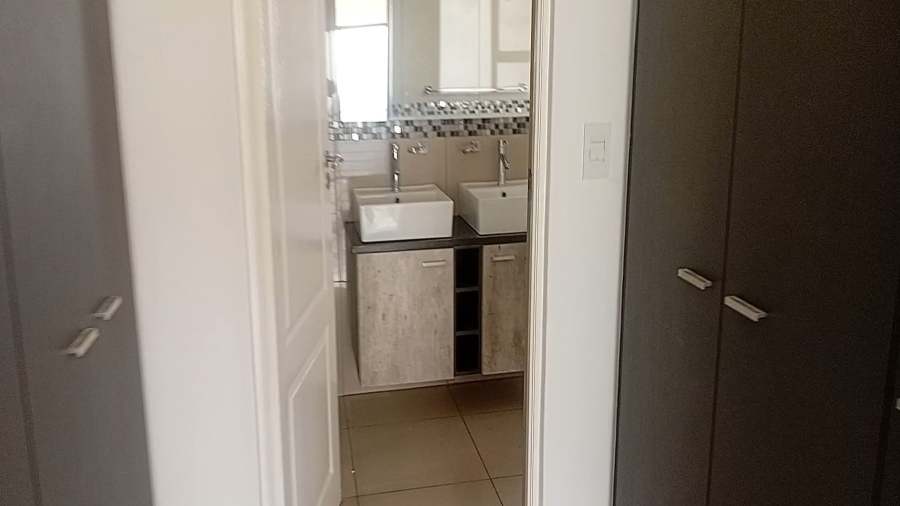 4 Bedroom Property for Sale in Zambezi Manor Lifestyle Estate Gauteng
