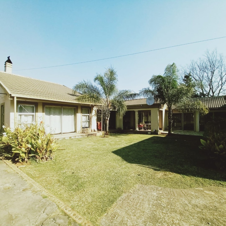 To Let 2 Bedroom Property for Rent in Clayville Gauteng