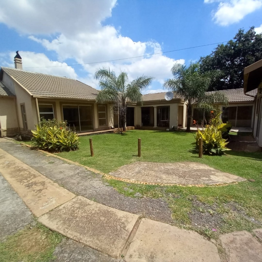 To Let 2 Bedroom Property for Rent in Clayville Gauteng