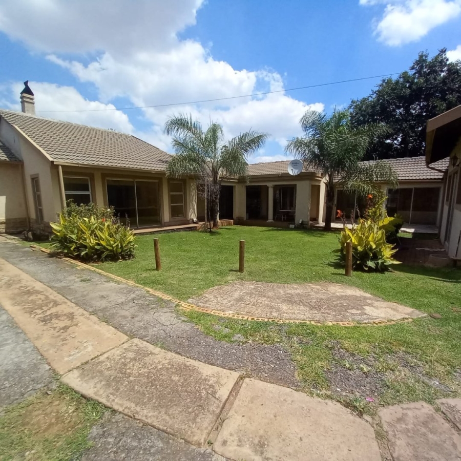 To Let 2 Bedroom Property for Rent in Clayville Gauteng
