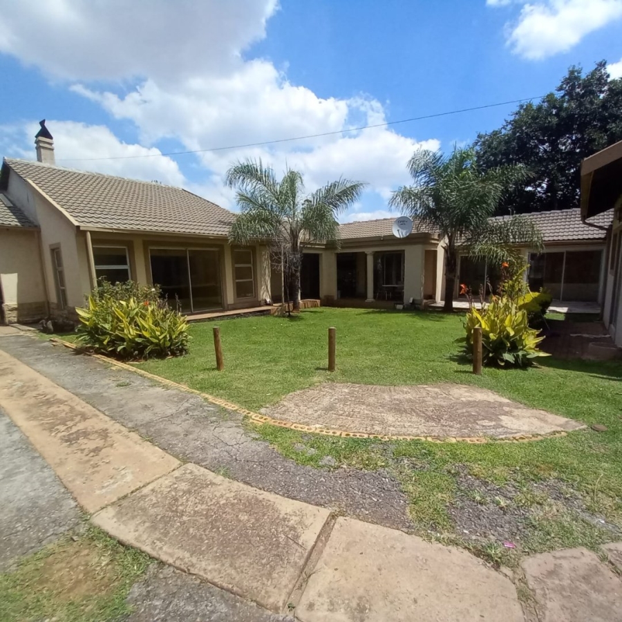 To Let 2 Bedroom Property for Rent in Clayville Gauteng