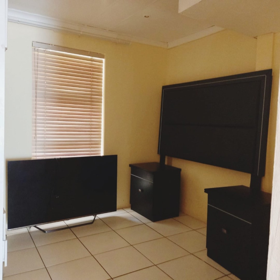 To Let 2 Bedroom Property for Rent in Clayville Gauteng