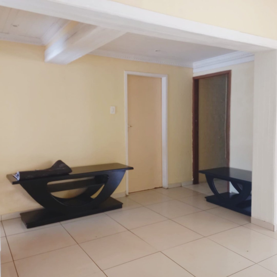 To Let 2 Bedroom Property for Rent in Clayville Gauteng