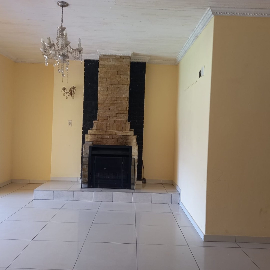 To Let 2 Bedroom Property for Rent in Clayville Gauteng