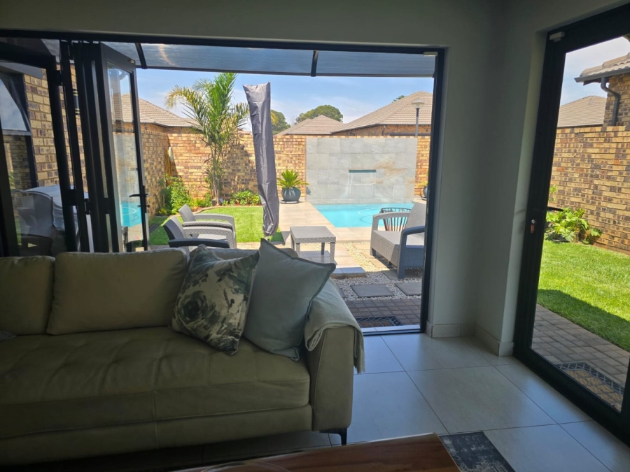 3 Bedroom Property for Sale in Dayanglen Gauteng