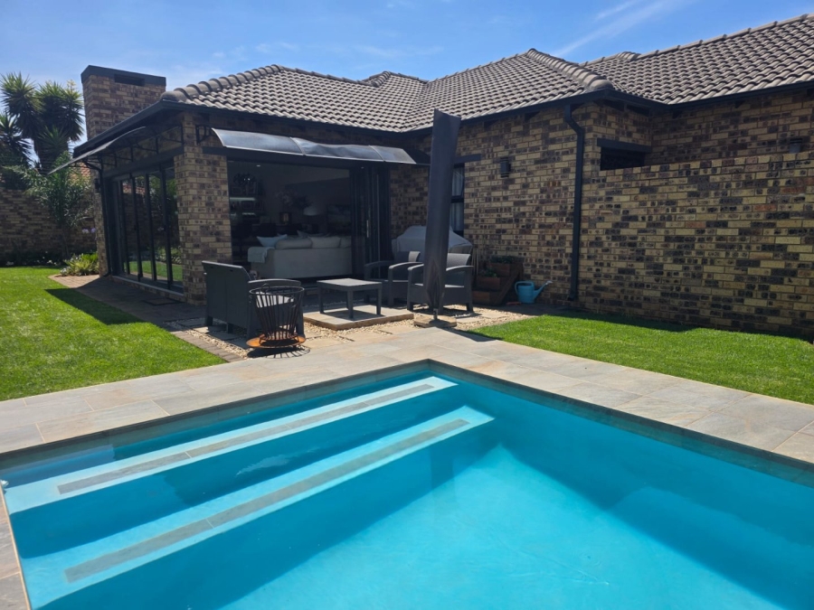 3 Bedroom Property for Sale in Dayanglen Gauteng