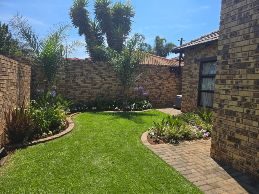 3 Bedroom Property for Sale in Dayanglen Gauteng