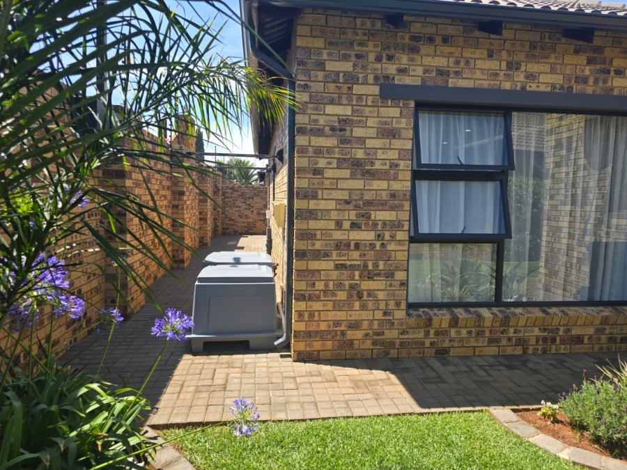 3 Bedroom Property for Sale in Dayanglen Gauteng