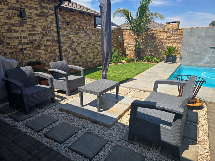 3 Bedroom Property for Sale in Dayanglen Gauteng