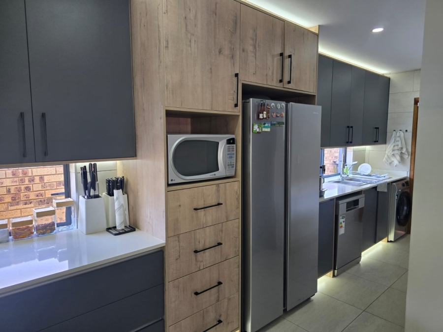 3 Bedroom Property for Sale in Dayanglen Gauteng