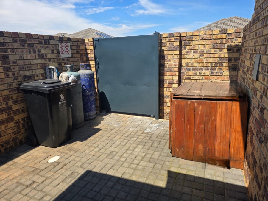 3 Bedroom Property for Sale in Dayanglen Gauteng