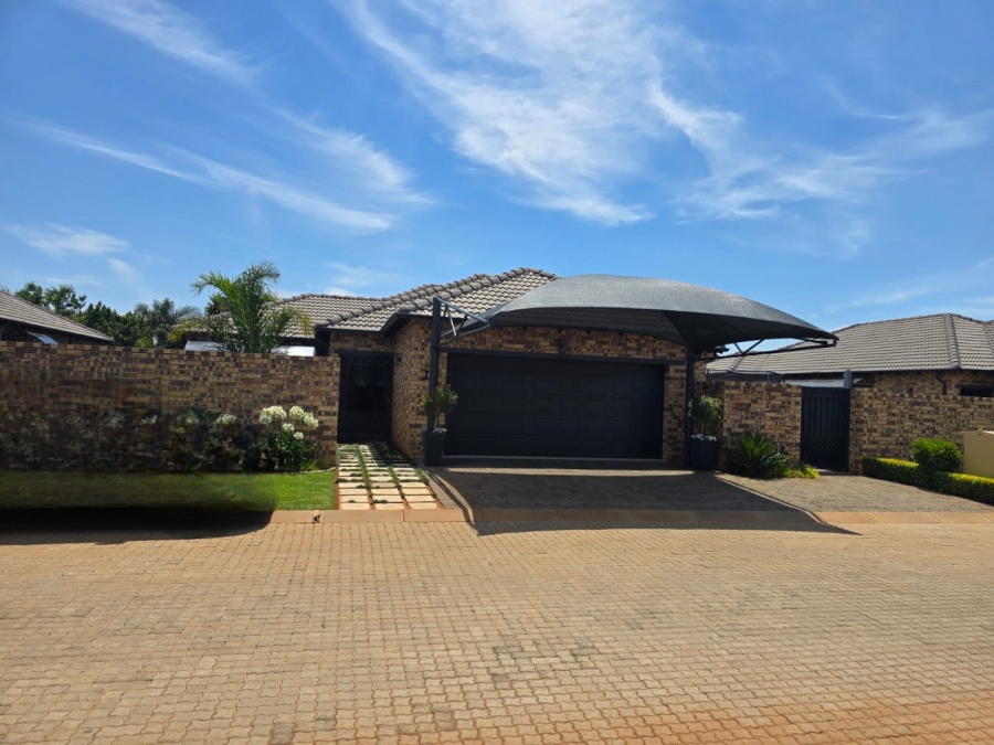 3 Bedroom Property for Sale in Dayanglen Gauteng