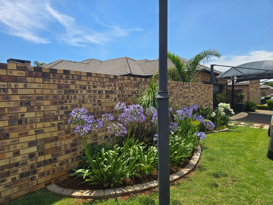 3 Bedroom Property for Sale in Dayanglen Gauteng