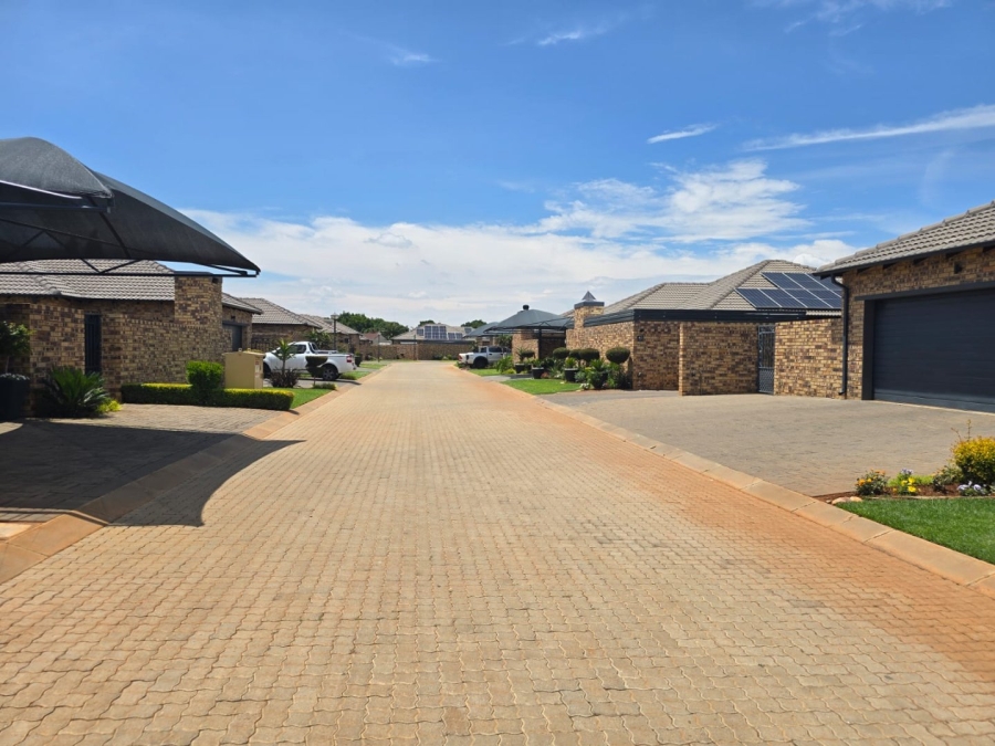 3 Bedroom Property for Sale in Dayanglen Gauteng