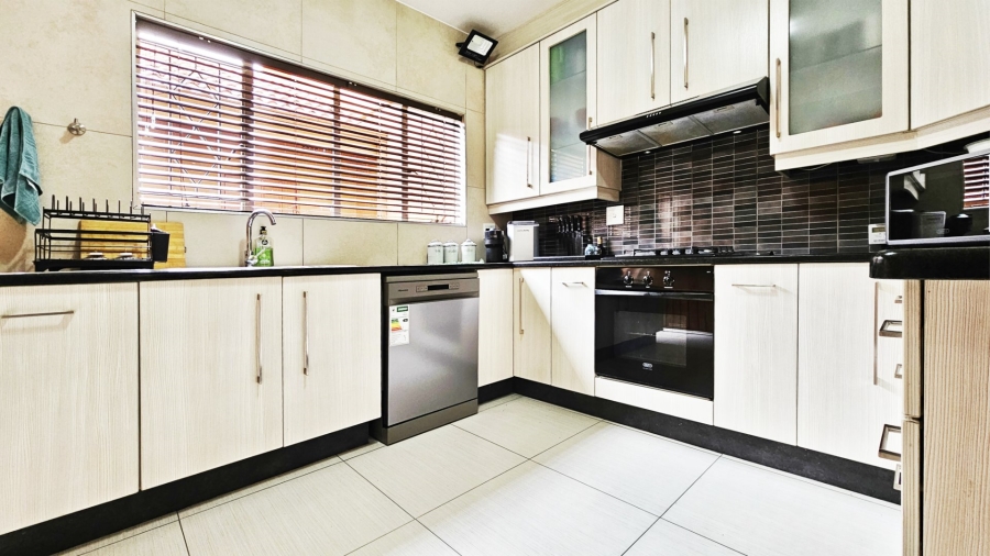 3 Bedroom Property for Sale in Three Rivers Proper Gauteng