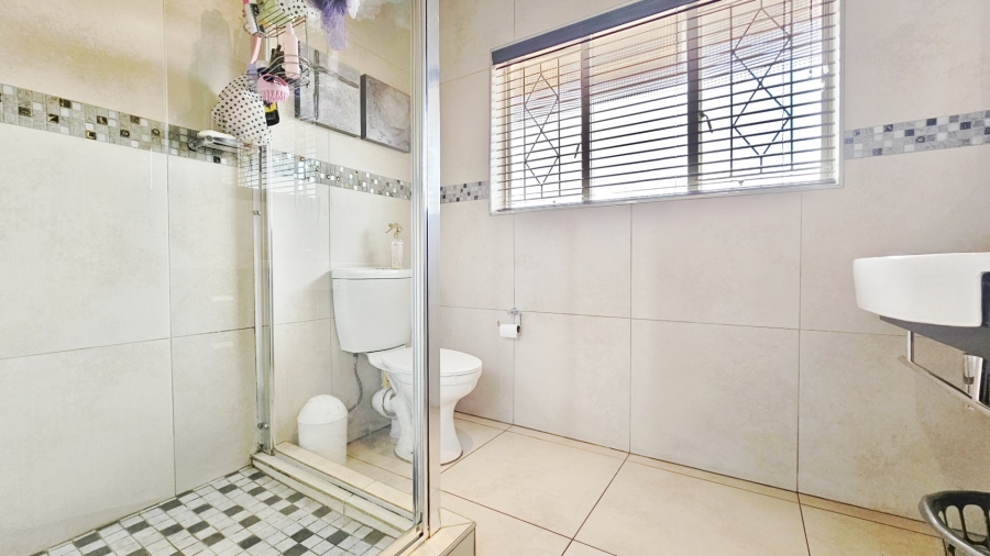 3 Bedroom Property for Sale in Three Rivers Proper Gauteng