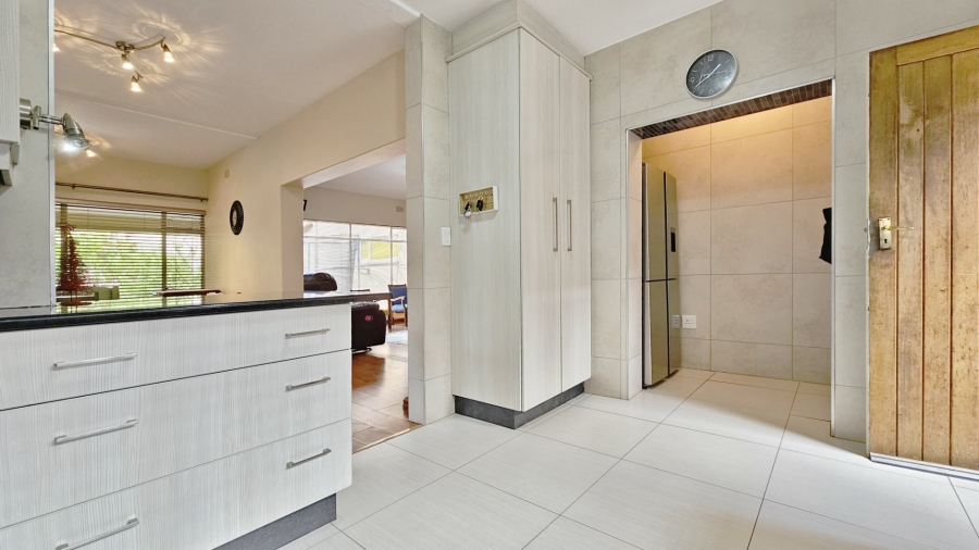 3 Bedroom Property for Sale in Three Rivers Proper Gauteng