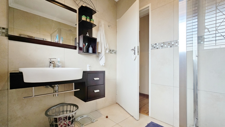 3 Bedroom Property for Sale in Three Rivers Proper Gauteng