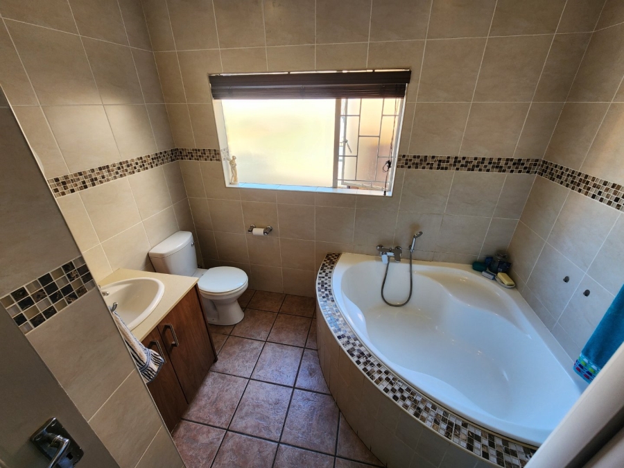 4 Bedroom Property for Sale in Amberfield Gauteng