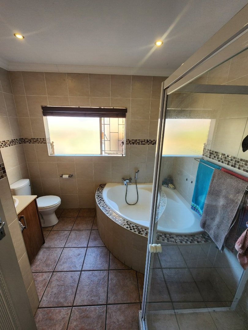 4 Bedroom Property for Sale in Amberfield Gauteng
