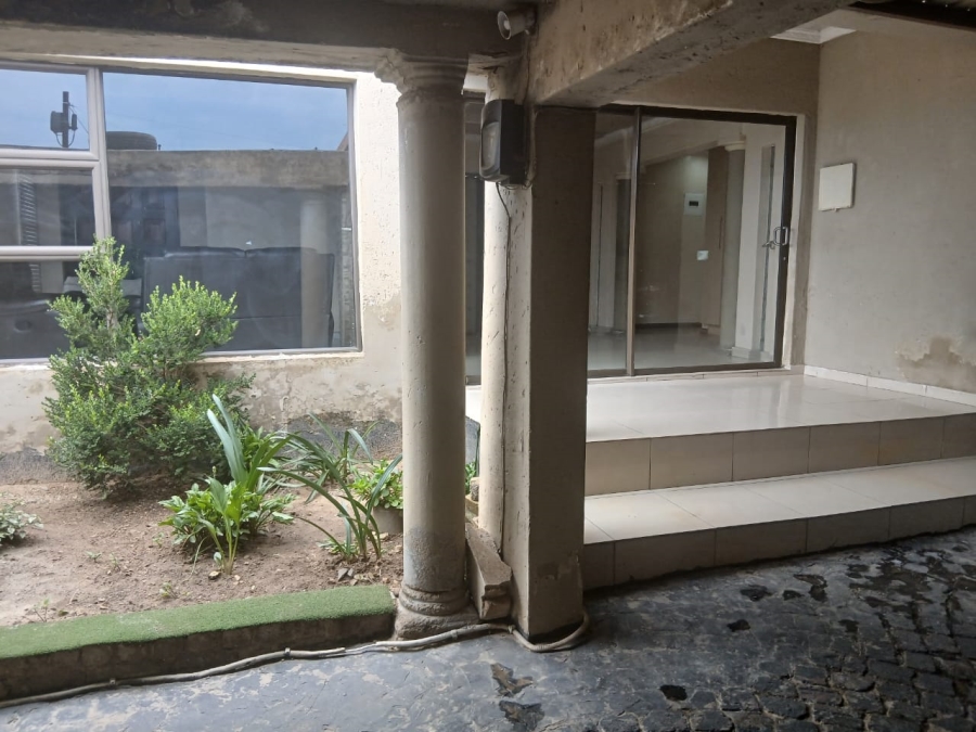 To Let 3 Bedroom Property for Rent in Naledi Gauteng