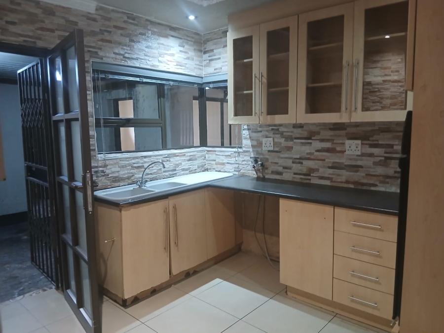 To Let 3 Bedroom Property for Rent in Naledi Gauteng
