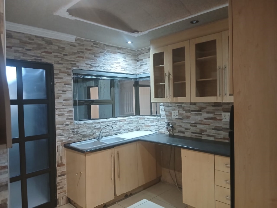 To Let 3 Bedroom Property for Rent in Naledi Gauteng