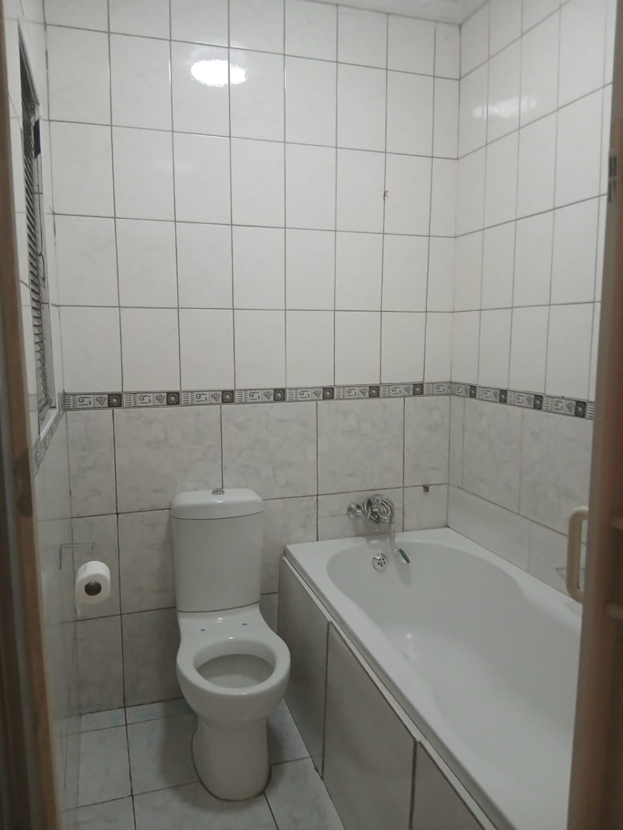 To Let 3 Bedroom Property for Rent in Naledi Gauteng