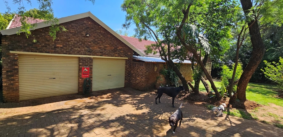 4 Bedroom Property for Sale in Constantia Park Gauteng