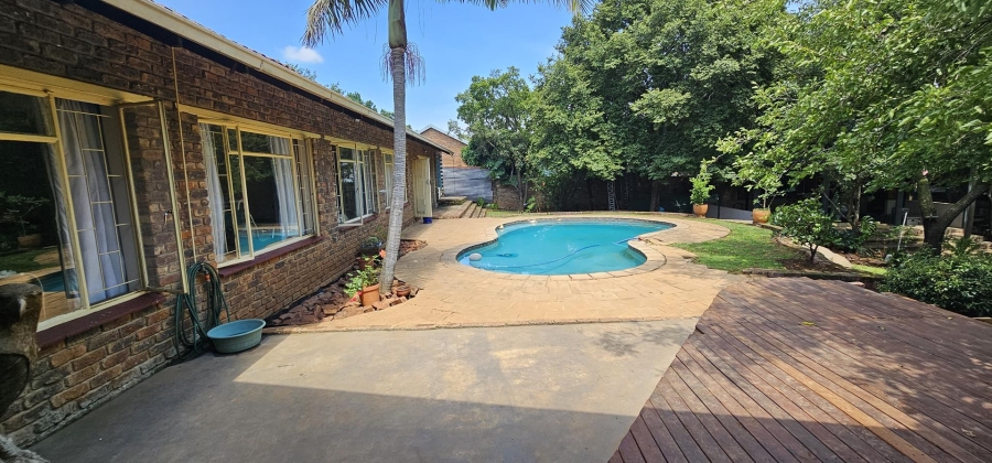 4 Bedroom Property for Sale in Constantia Park Gauteng