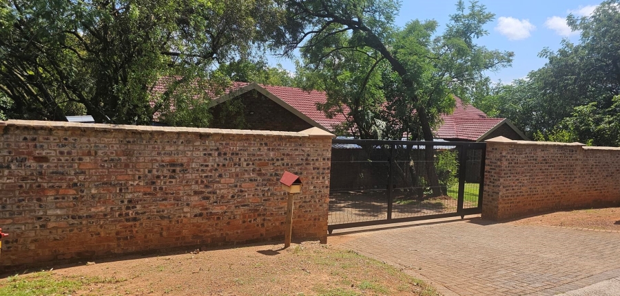 4 Bedroom Property for Sale in Constantia Park Gauteng