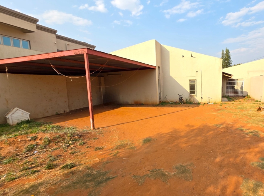 6 Bedroom Property for Sale in Laudium Gauteng
