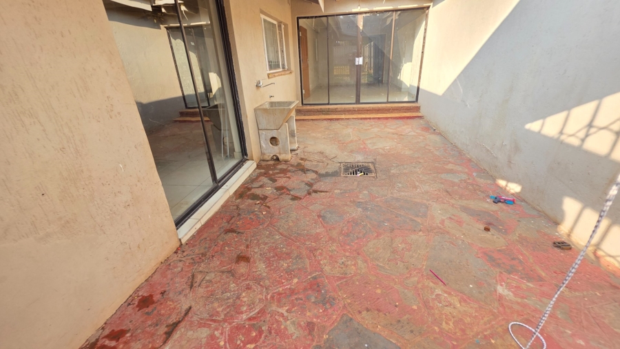 6 Bedroom Property for Sale in Laudium Gauteng