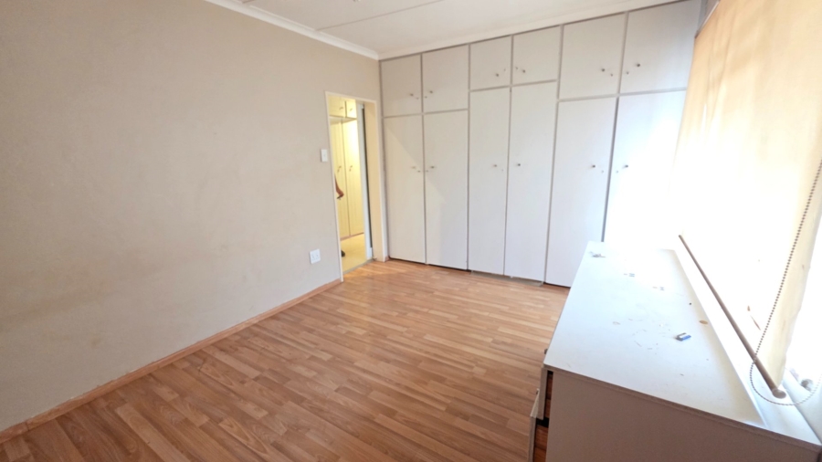 6 Bedroom Property for Sale in Laudium Gauteng