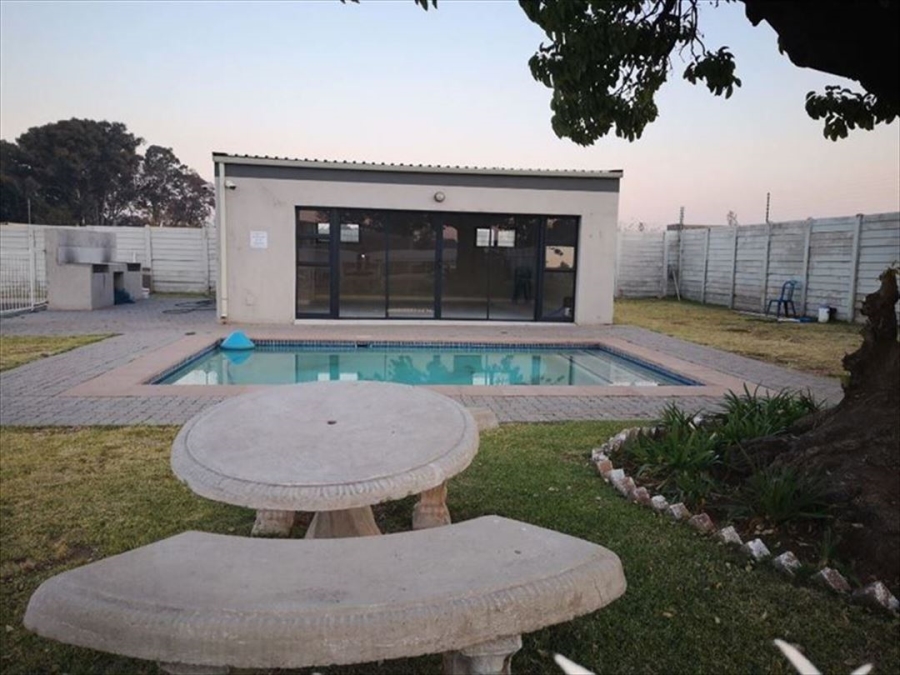 2 Bedroom Property for Sale in Norton Park Gauteng