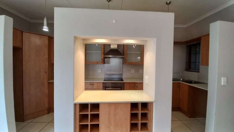 To Let 2 Bedroom Property for Rent in Lonehill Gauteng