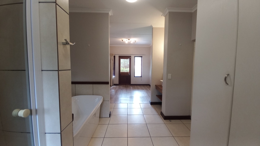 To Let 2 Bedroom Property for Rent in Lonehill Gauteng