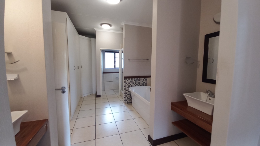 To Let 2 Bedroom Property for Rent in Lonehill Gauteng