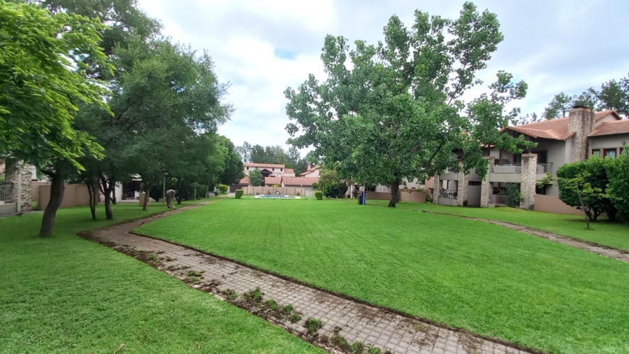 To Let 2 Bedroom Property for Rent in Lonehill Gauteng