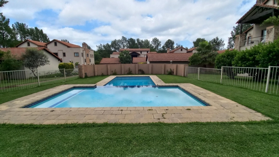 To Let 2 Bedroom Property for Rent in Lonehill Gauteng