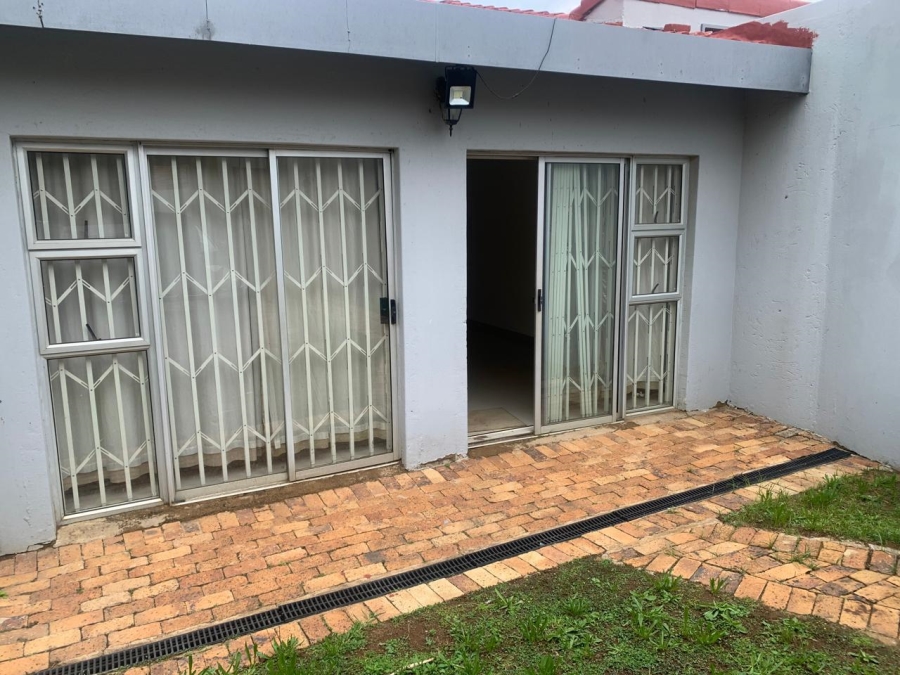 To Let 2 Bedroom Property for Rent in Bassonia Gauteng