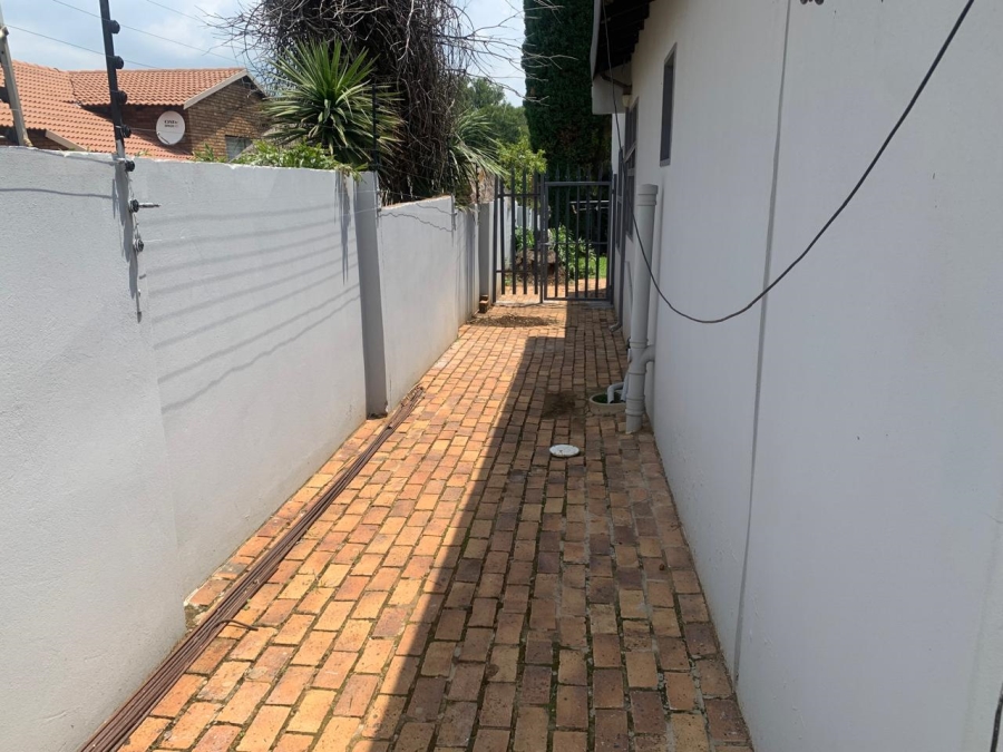 To Let 2 Bedroom Property for Rent in Bassonia Gauteng
