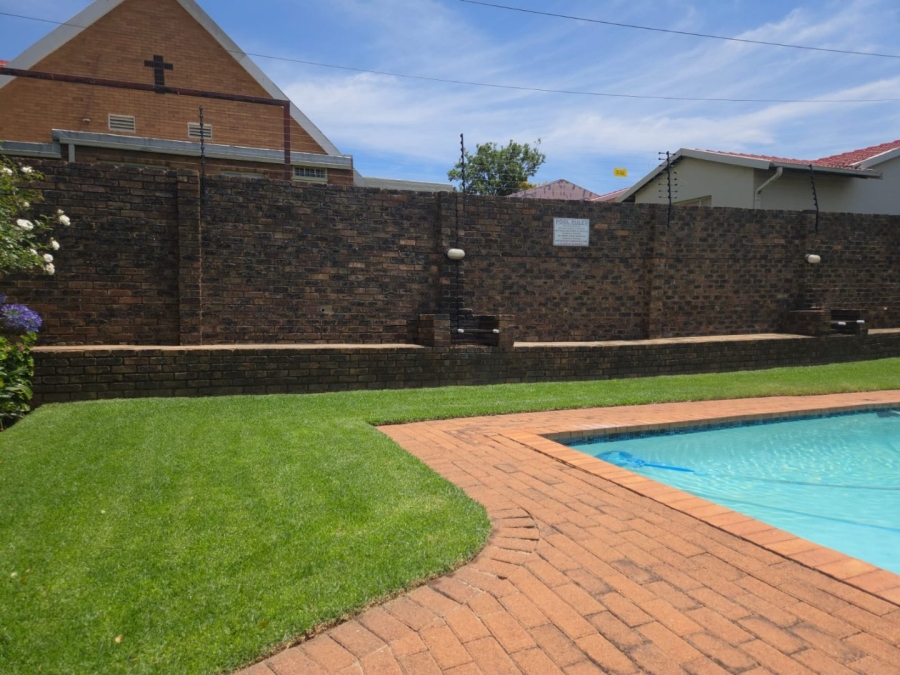 To Let 2 Bedroom Property for Rent in Wannenburghoogte Gauteng