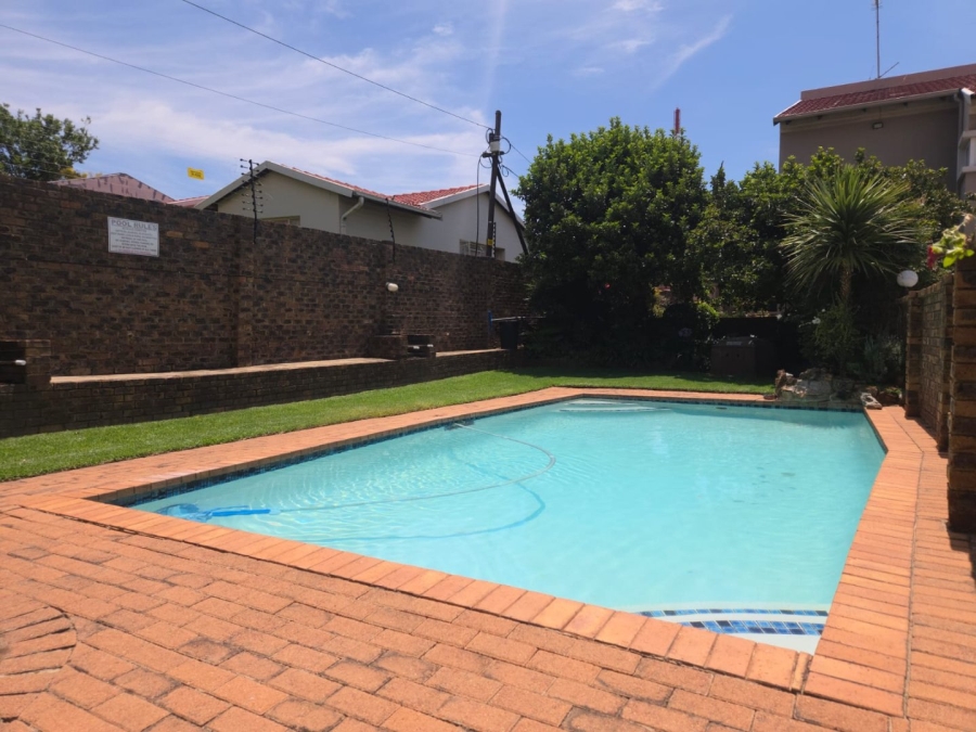 To Let 2 Bedroom Property for Rent in Wannenburghoogte Gauteng