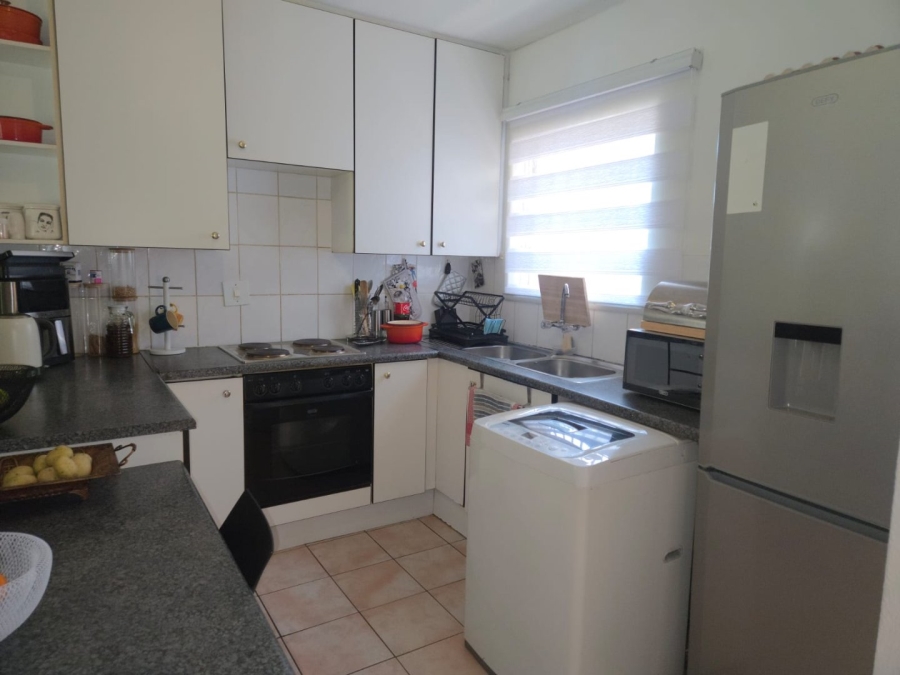 To Let 2 Bedroom Property for Rent in Wannenburghoogte Gauteng