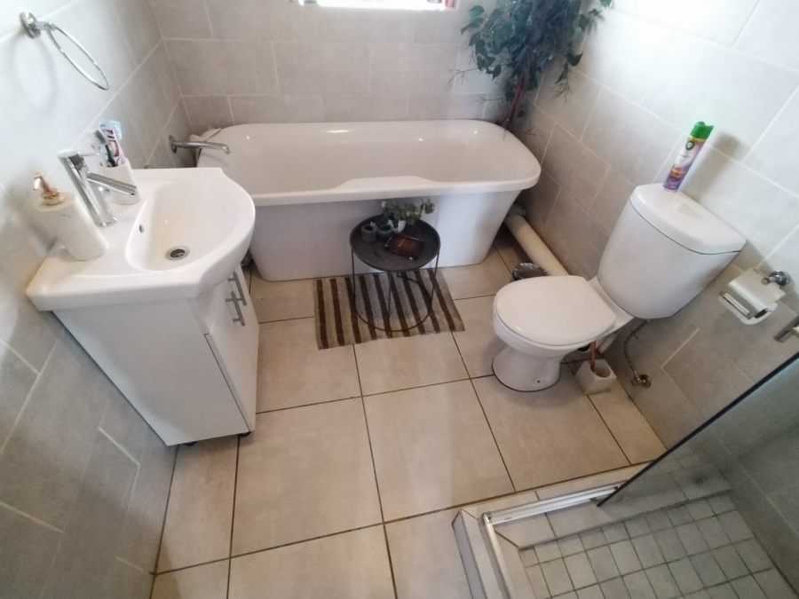 To Let 2 Bedroom Property for Rent in Klipfontein Gauteng