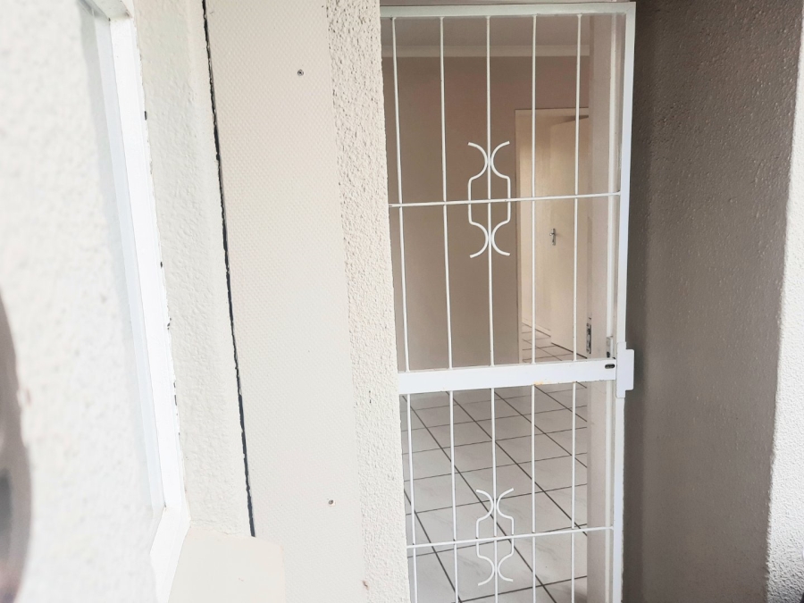 2 Bedroom Property for Sale in Radiokop Gauteng